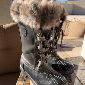 London Fog Women's Fur Trimmed Winter Boots - Black and Brown size 8 nwot